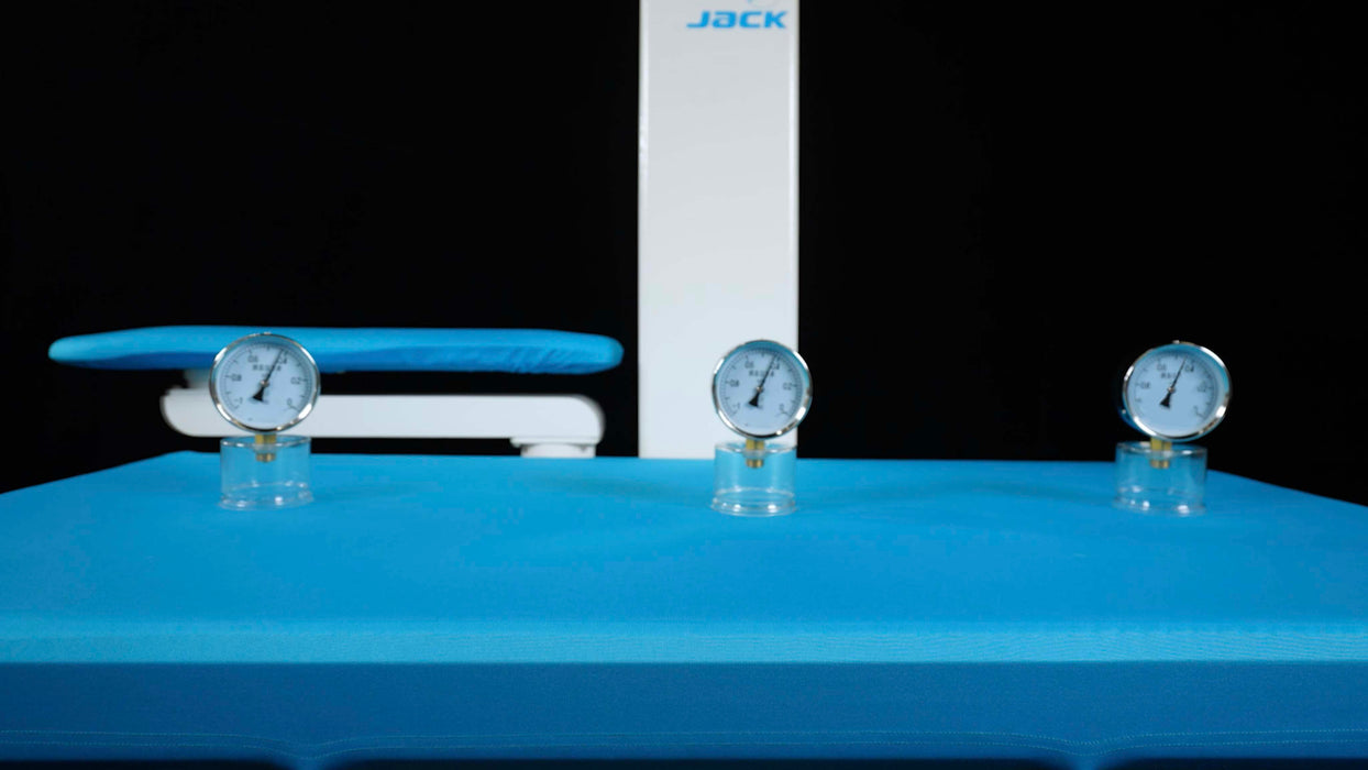 JACK® L5 IRONING TABLE